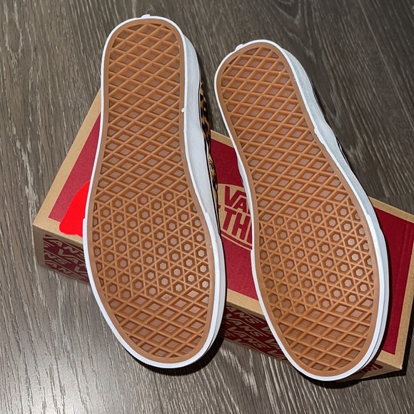Classic Slip-On Vans in Leopard 🐆 NEW - Picture 8 of 17